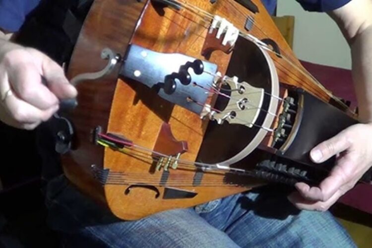 Learn-The-Hurdy-Gurdy